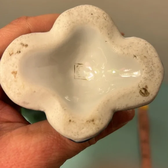 Asian Porcelain Hand Painted Cobalt Blue Vase w/Flowers & Foliage Motif - Picture 4 of 5